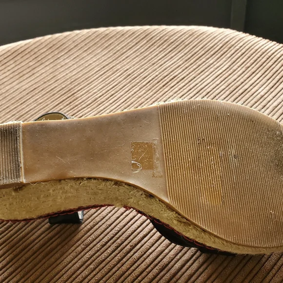 Women's open toe platform ankle strap open toe wedge sandals. Size 11. - Picture 13 of 15